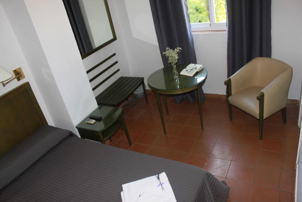 Hotel Lantana Garden Pilas Esterno foto